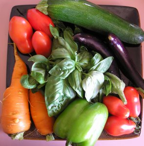plate of fresh vegetables